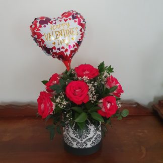 Hatbox with 12 red roses + valentine's balloon