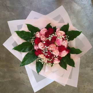 24 Red and pink rose bouquet